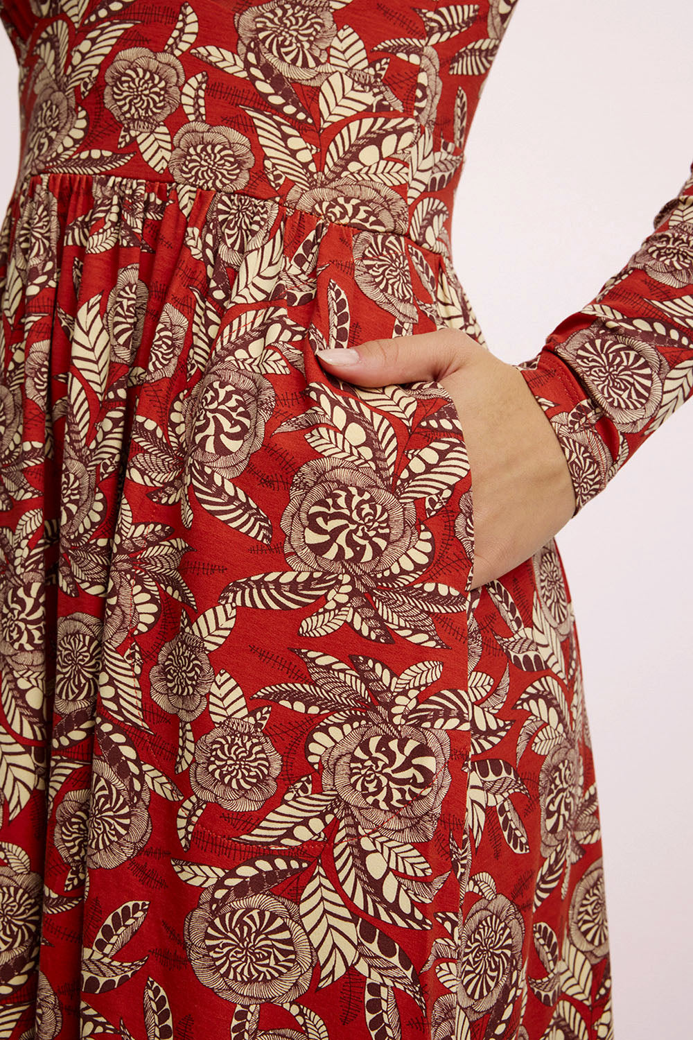 Feminines EcoVero™-Kleid