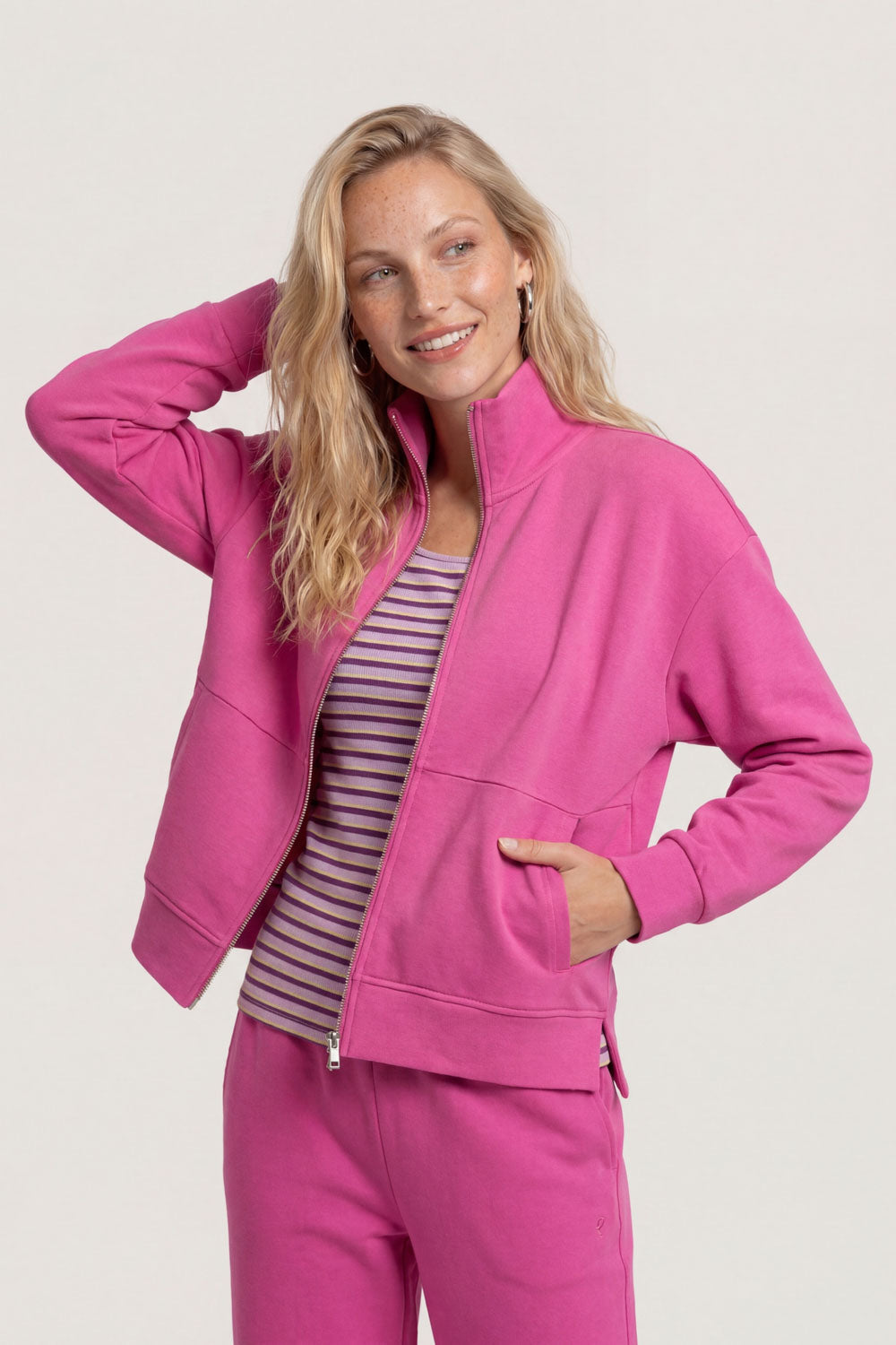 Image Nayiraa – Sweatjacke Peach-Finish_1