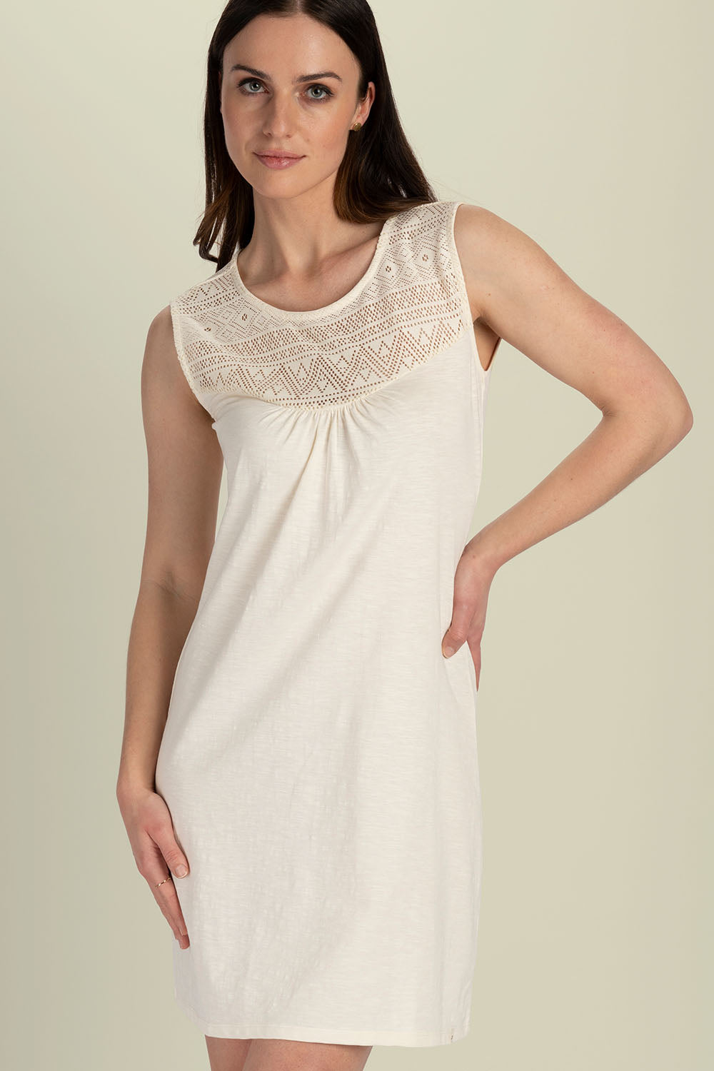 Kurzes Kleid mit Spitzendetails
