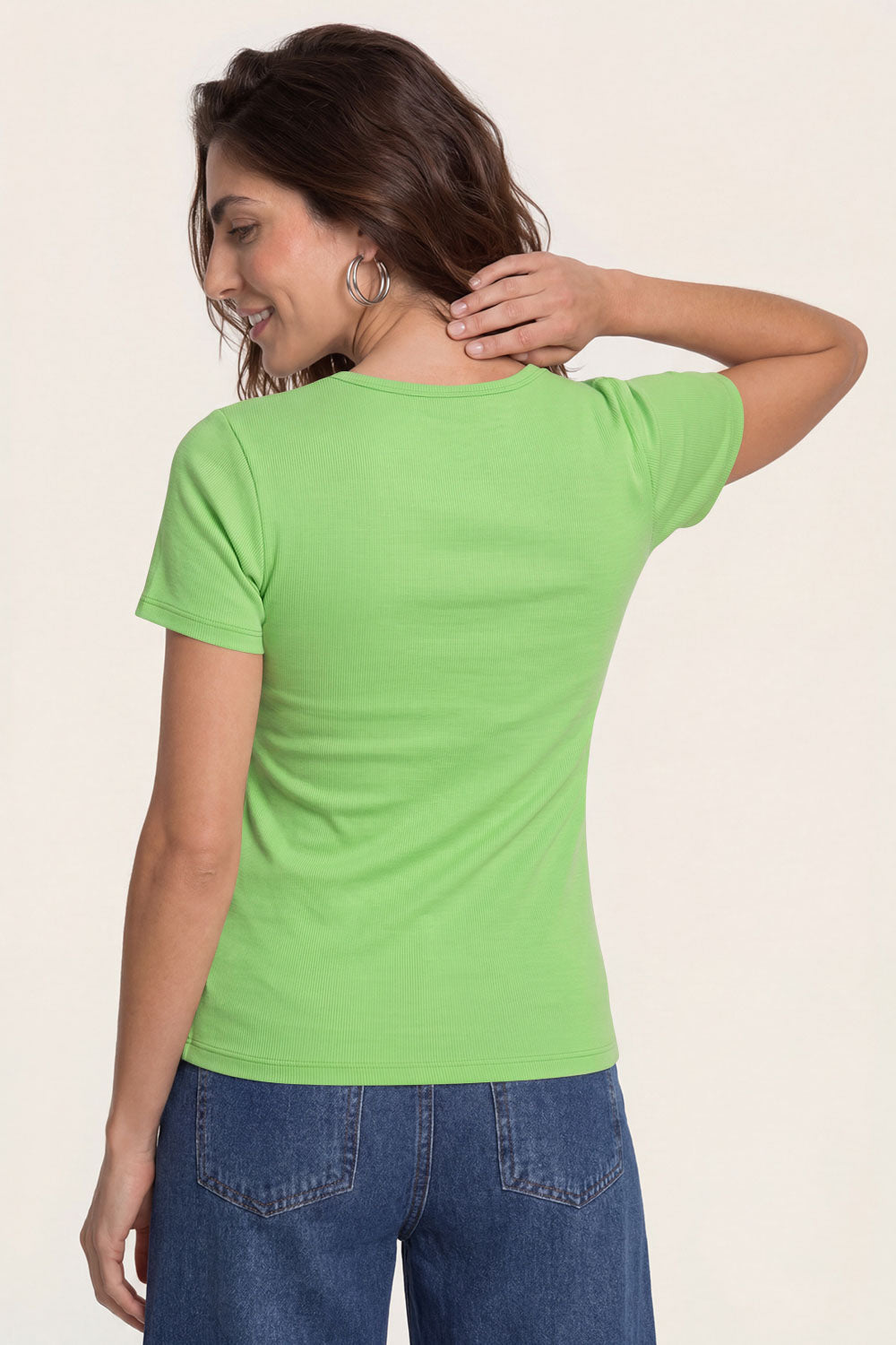 Image Lillyy – Rib-Shirt Keyhole-Detail_2