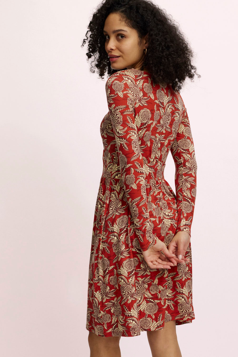 Feminines EcoVero™-Kleid