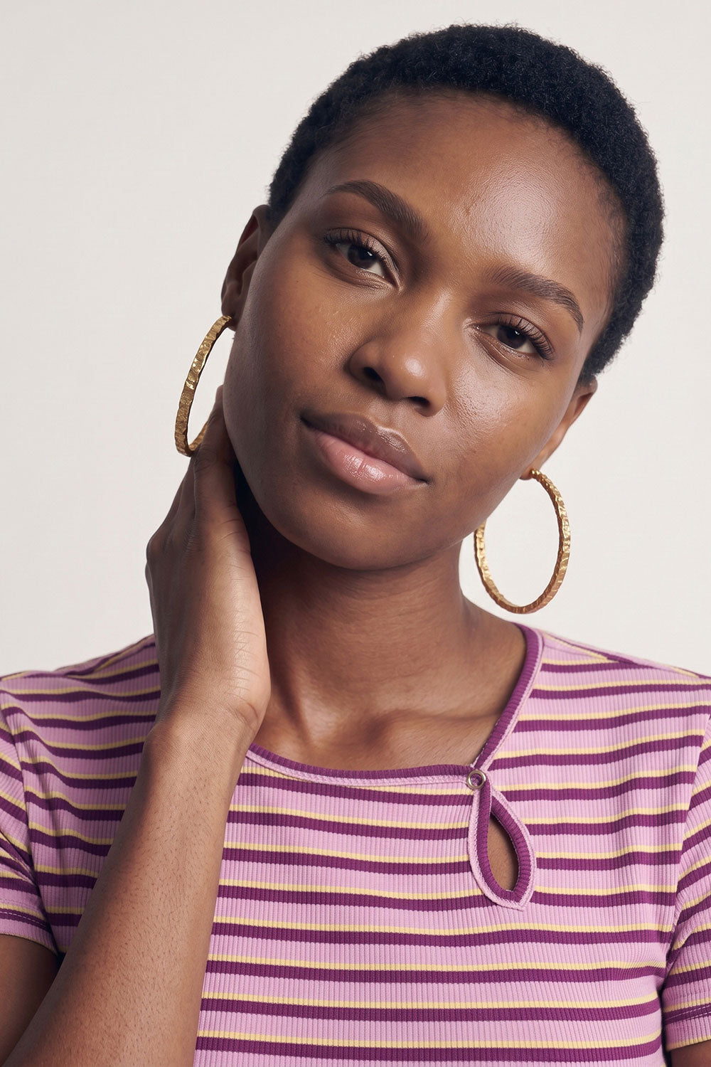 Image Lillyy – Rib-Shirt Keyhole-Detail_3