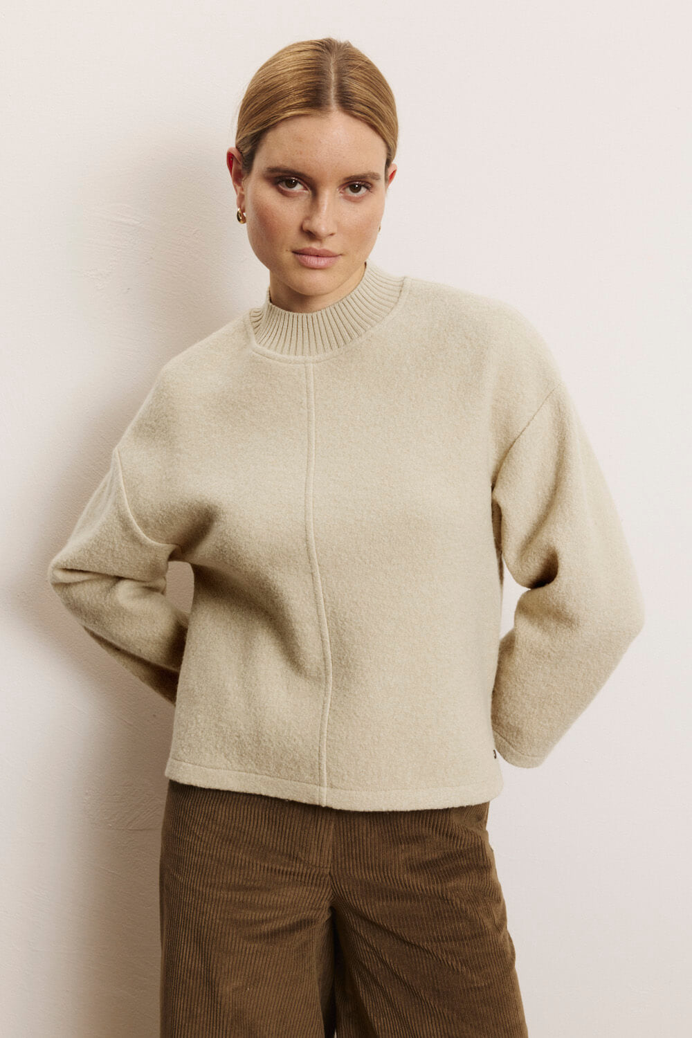 Yulii woolsweater