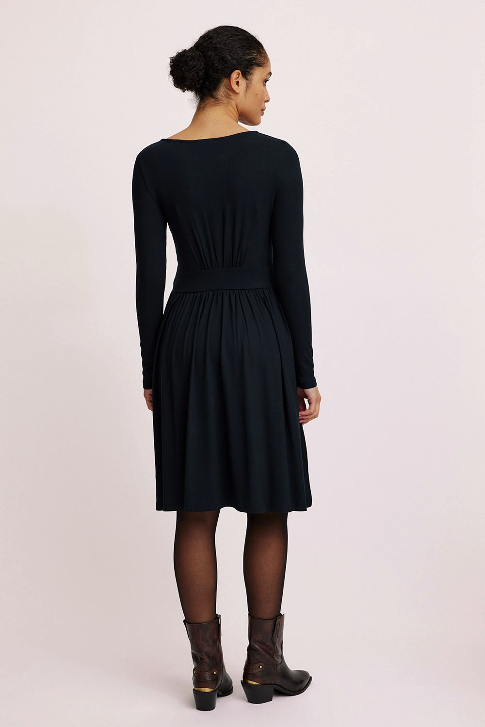 Feminines EcoVero™-Kleid