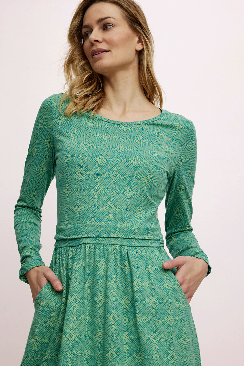 Tailliertes Jersey-Kleid
