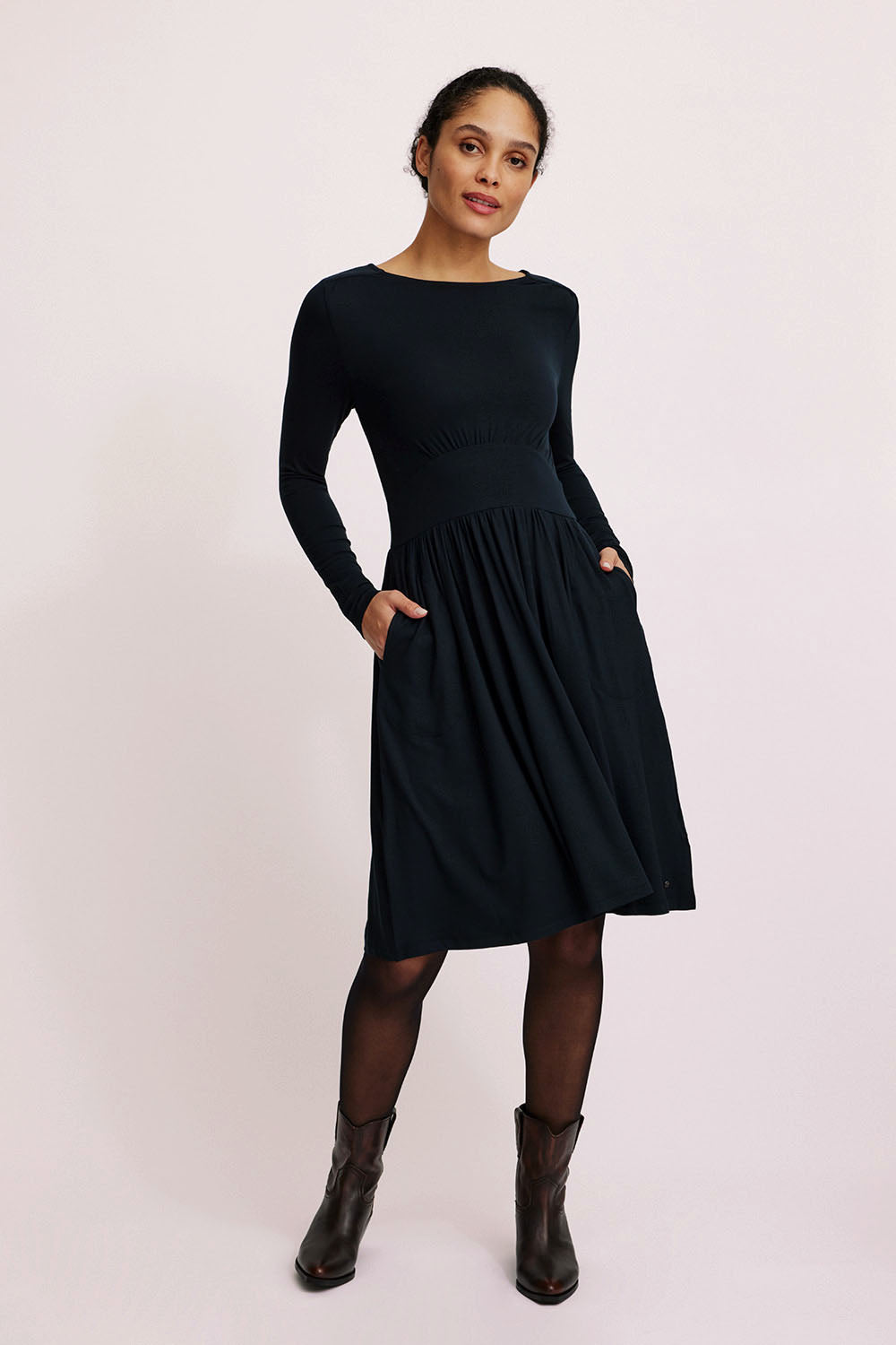 Feminines EcoVero™-Kleid