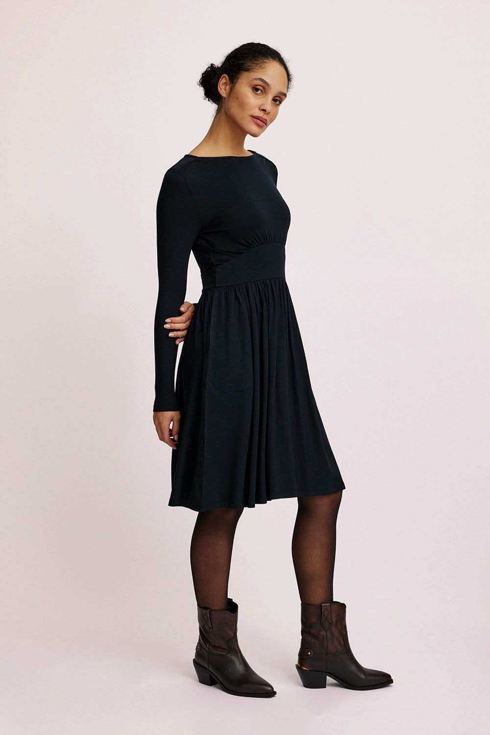 Feminines EcoVero™-Kleid