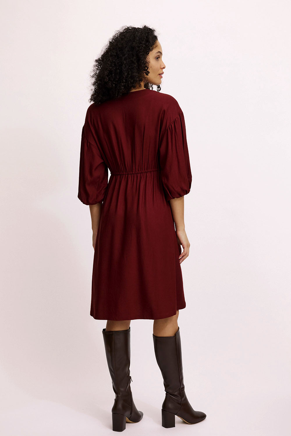 Tailliertes Kleid aus EcoVero™ Viskose