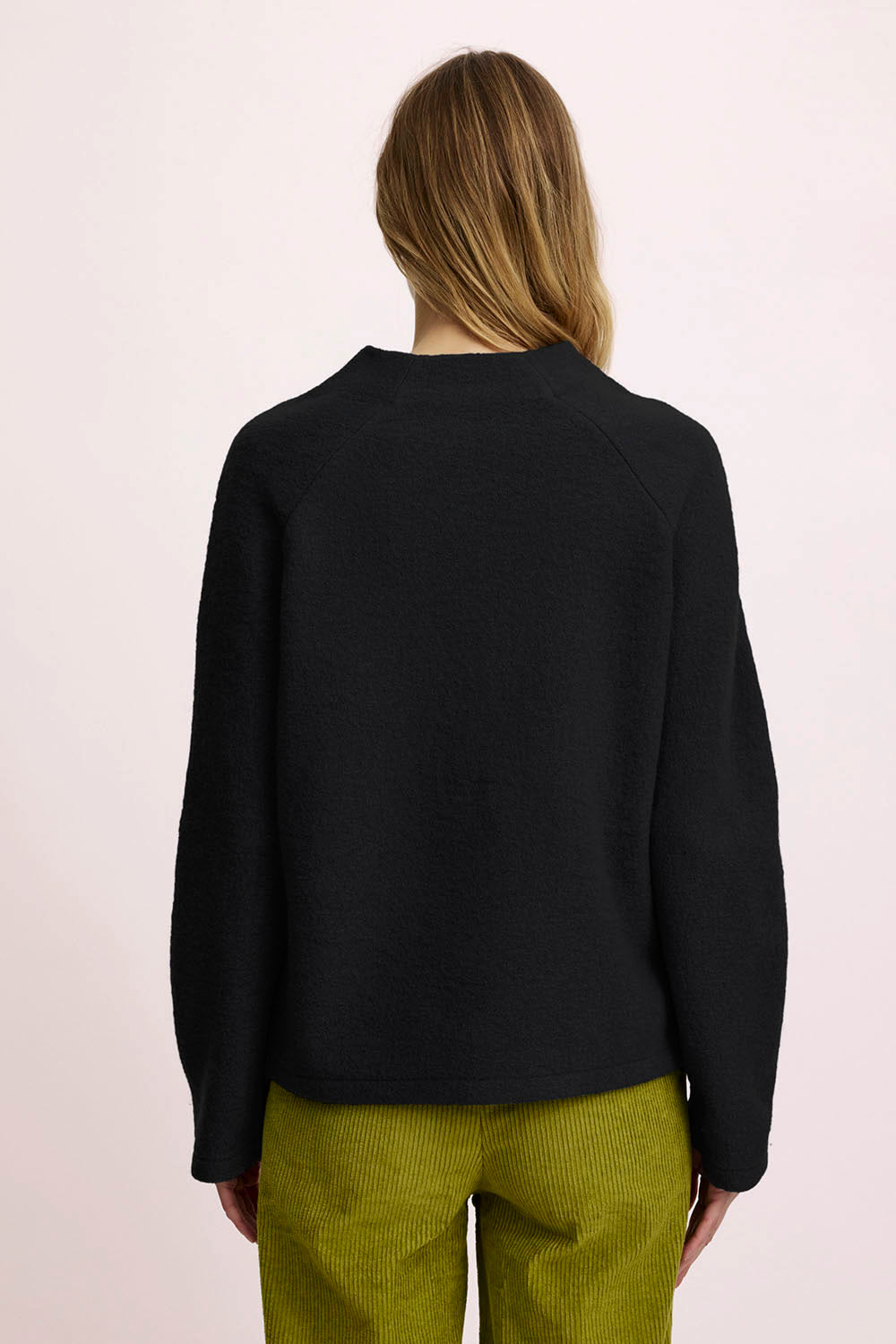 Kurzer Pullover aus reinem Wollwalk