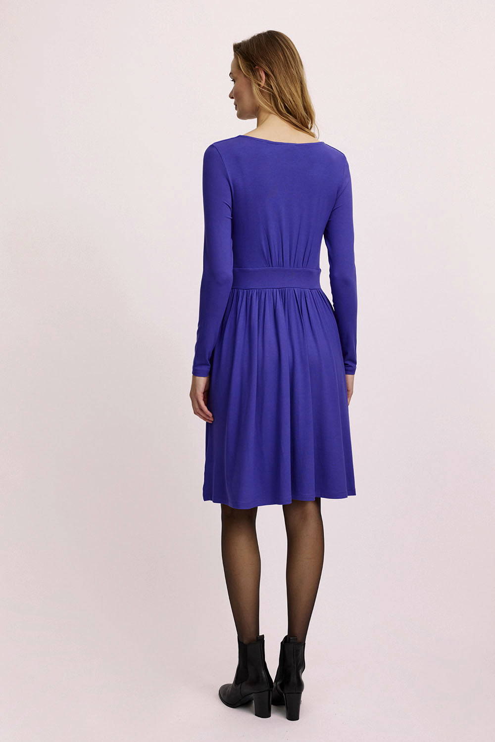 Feminines EcoVero™-Kleid