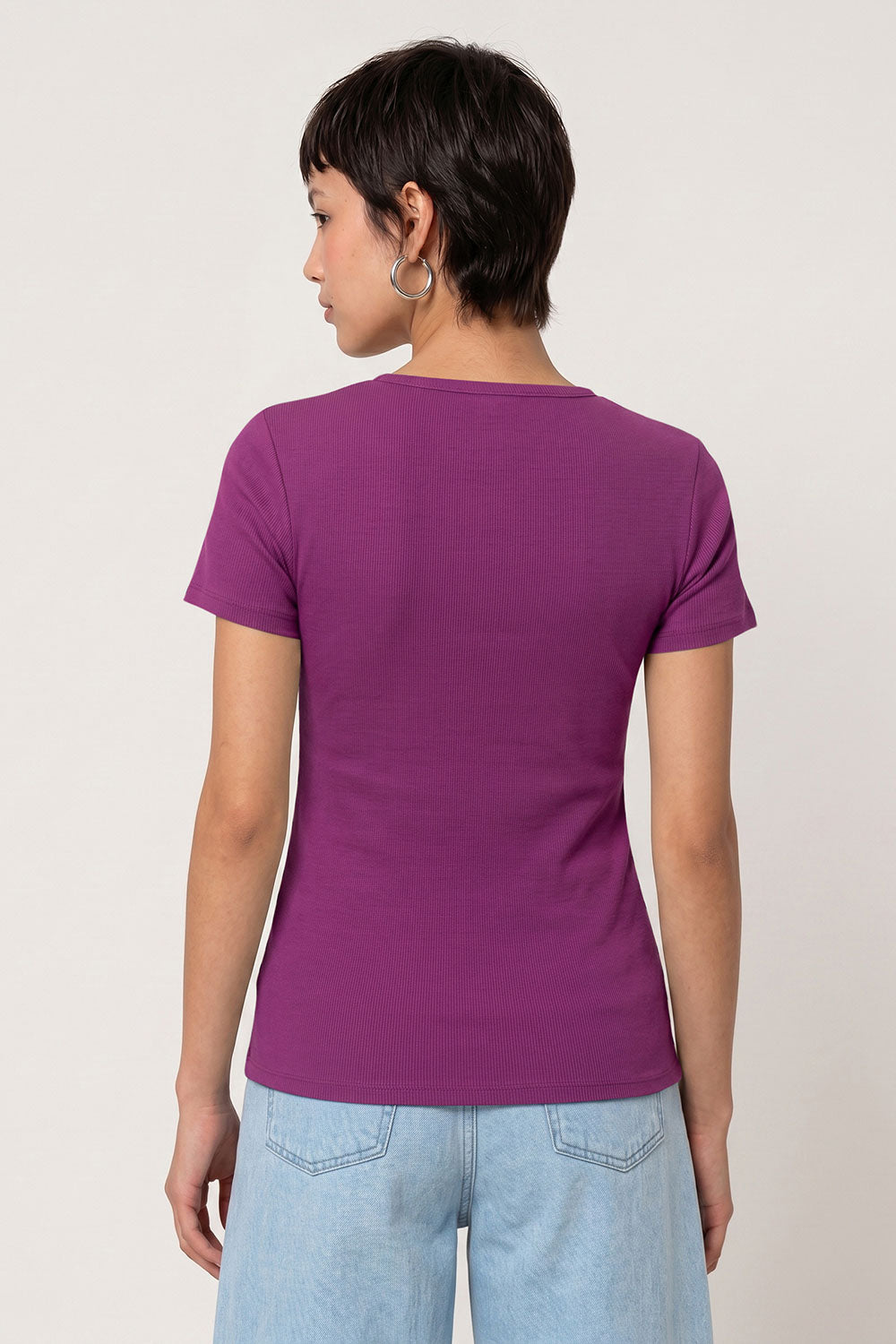 Image Lillyy – Rib-Shirt Keyhole-Detail_2