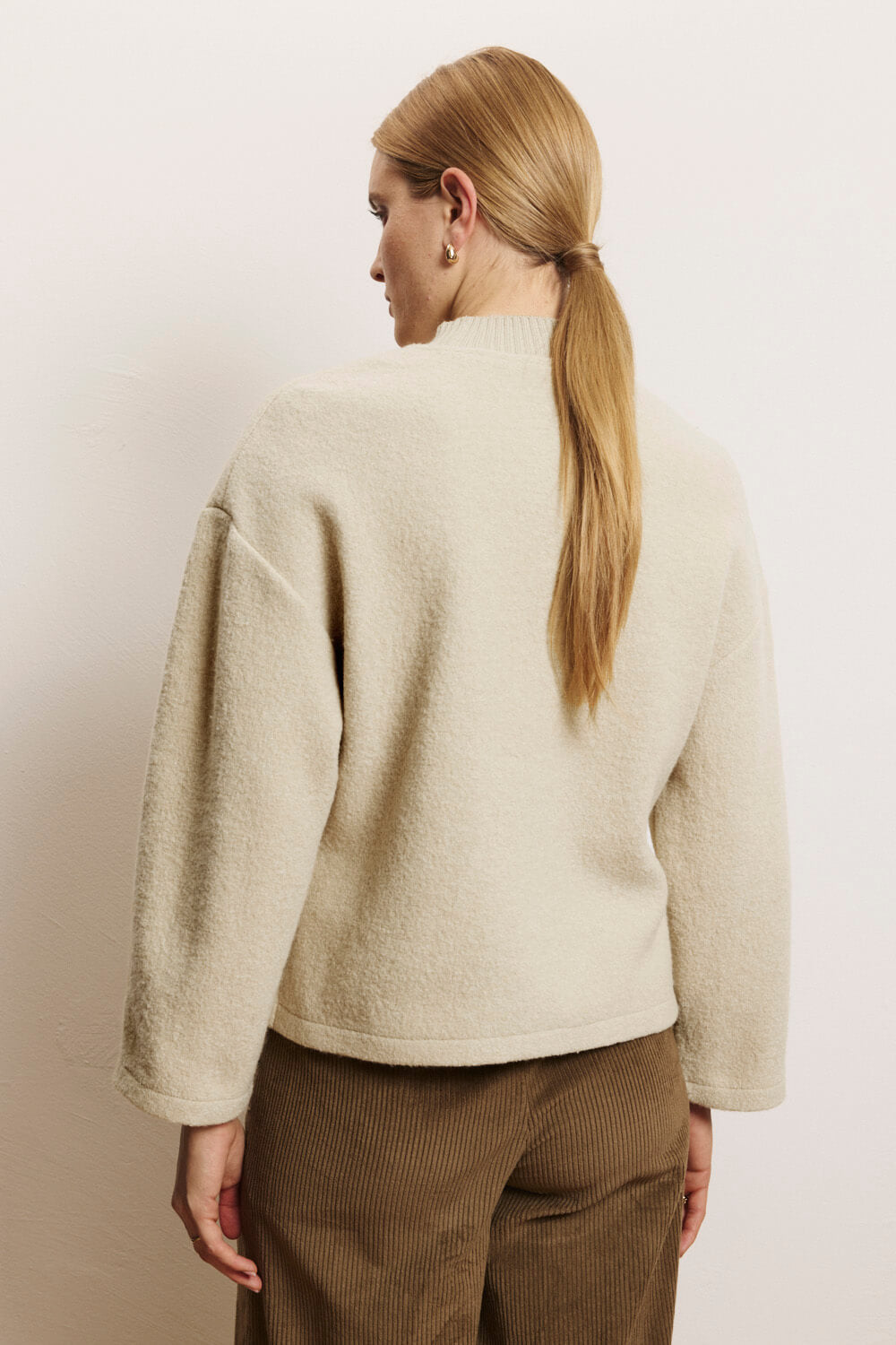 Yulii woolsweater