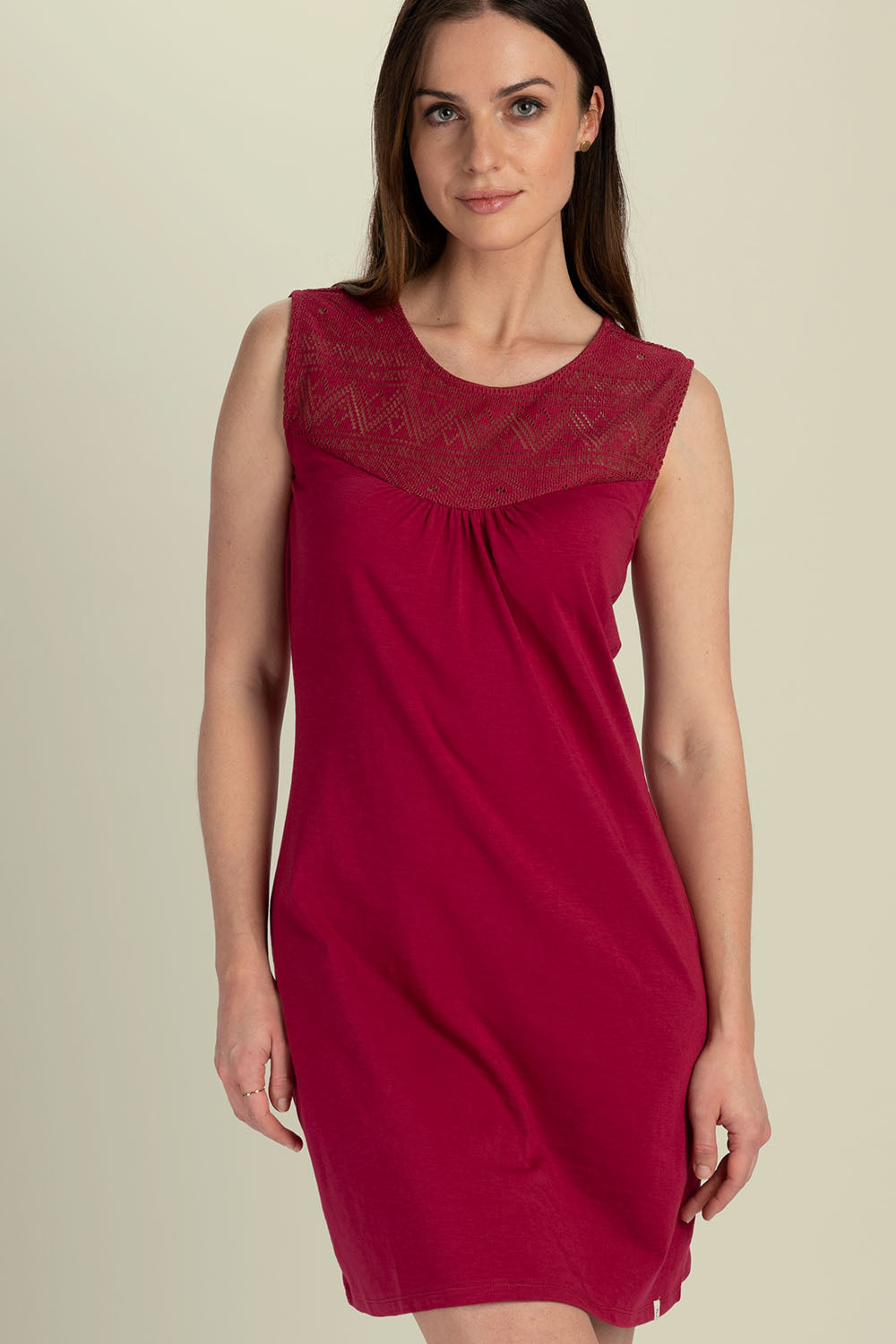 Kurzes Kleid mit Spitzendetails