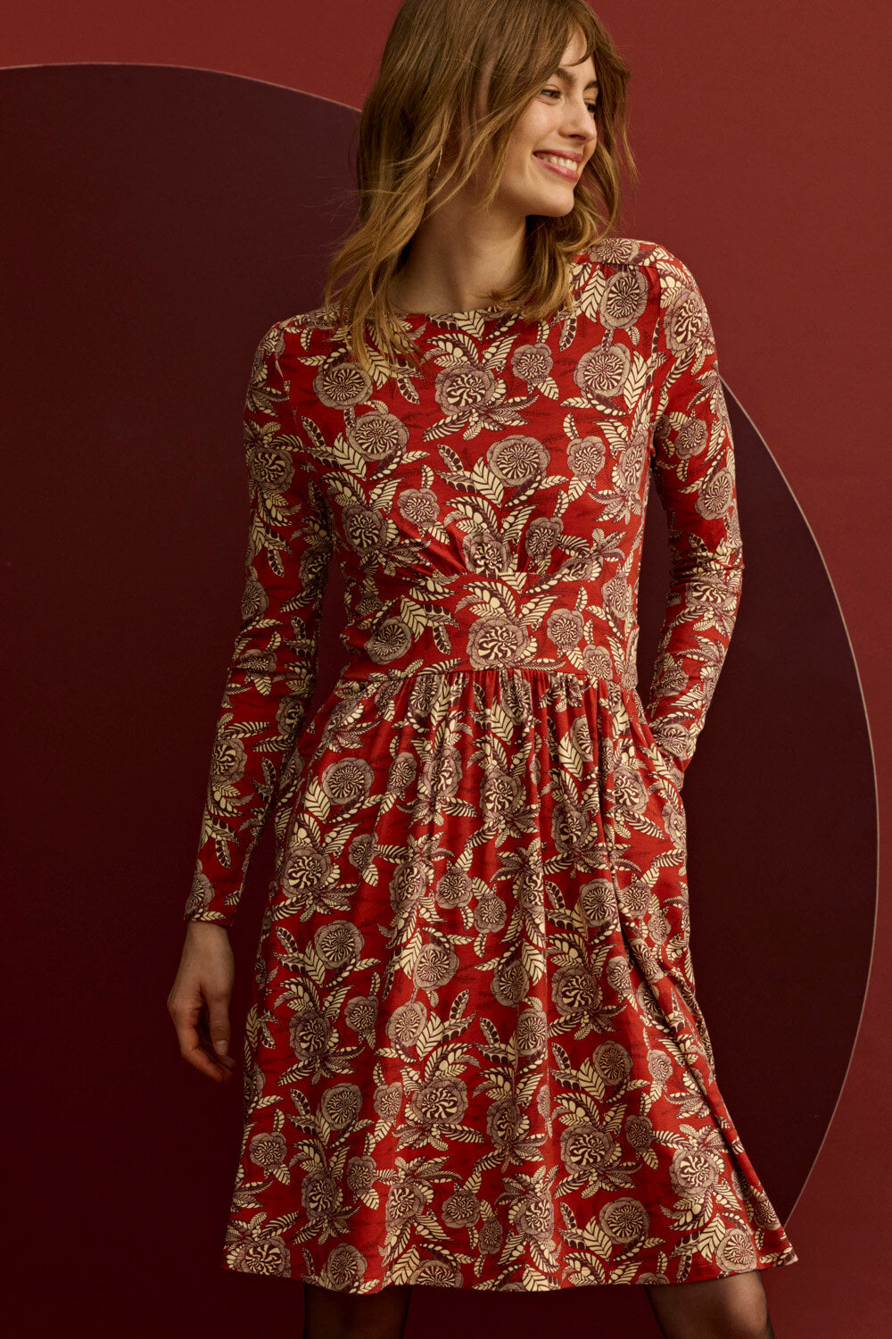 Feminines EcoVero™-Kleid
