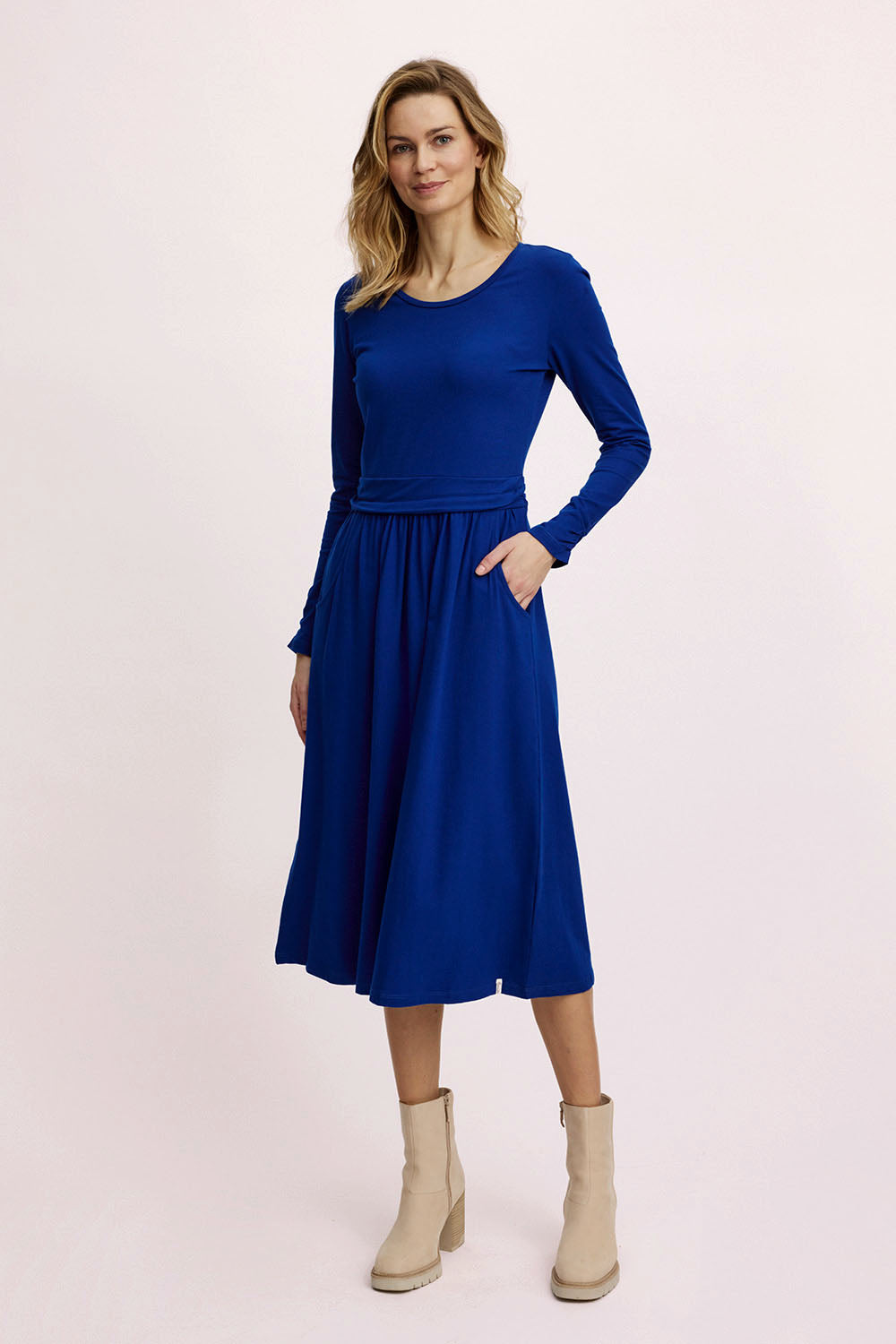Tailliertes Jersey-Kleid