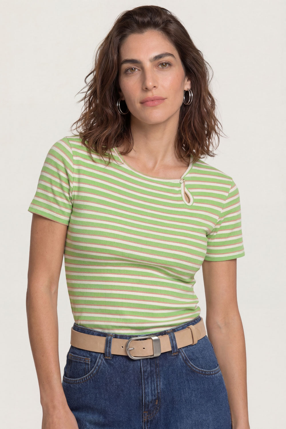 Image Lillyy – Rib-Shirt Keyhole-Detail_1