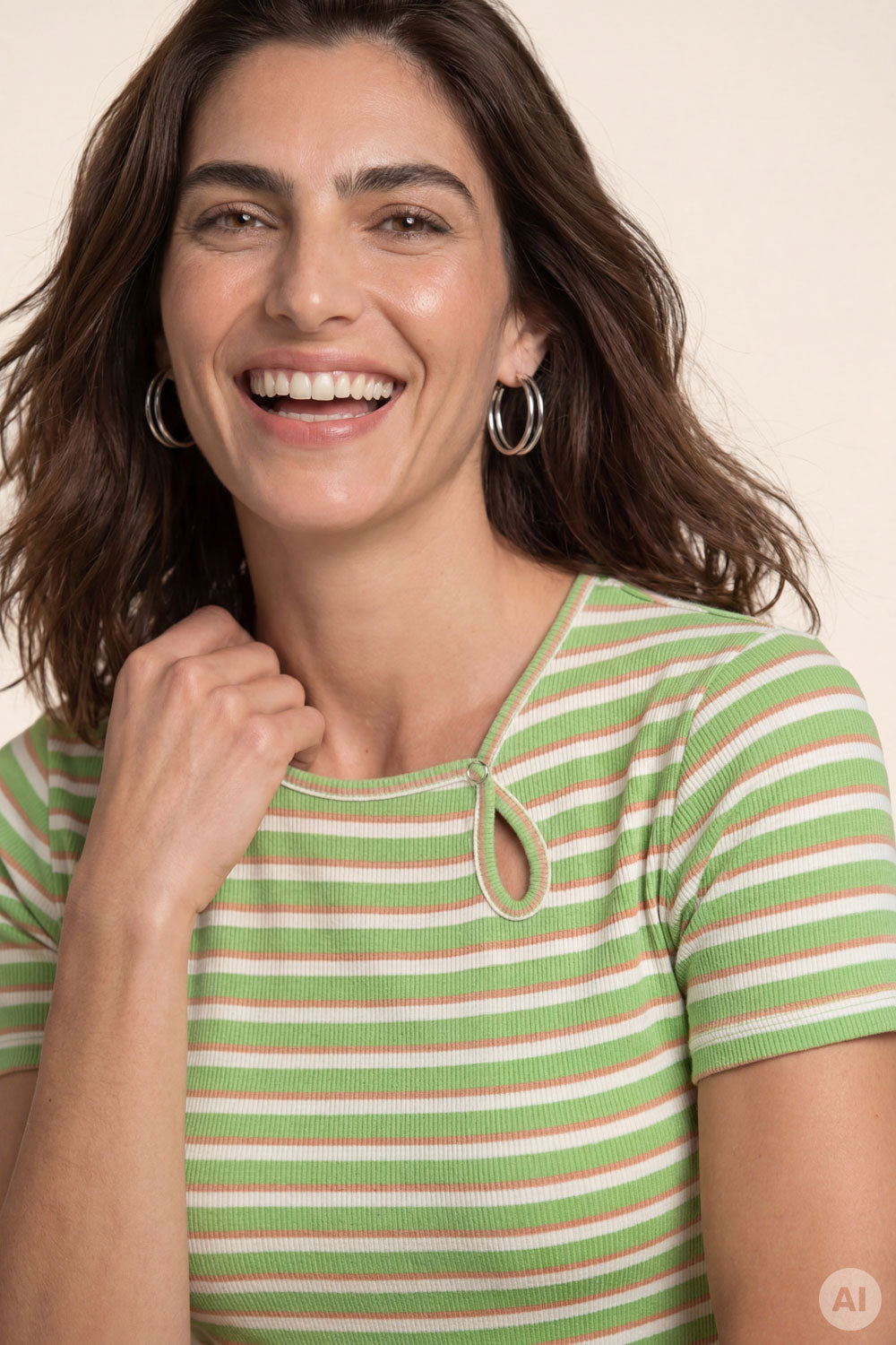 Image Lillyy – Rib-Shirt Keyhole-Detail_3