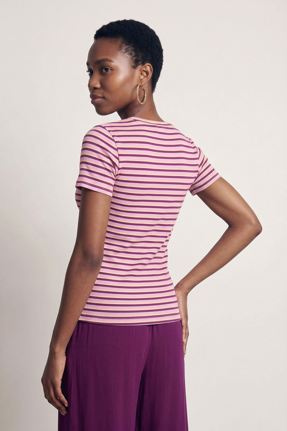 Image Lillyy – Rib-Shirt Keyhole-Detail_2