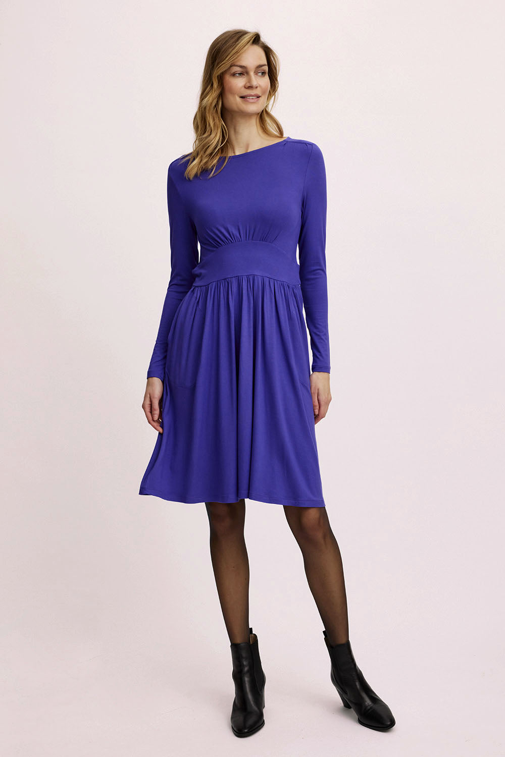Feminines EcoVero™-Kleid