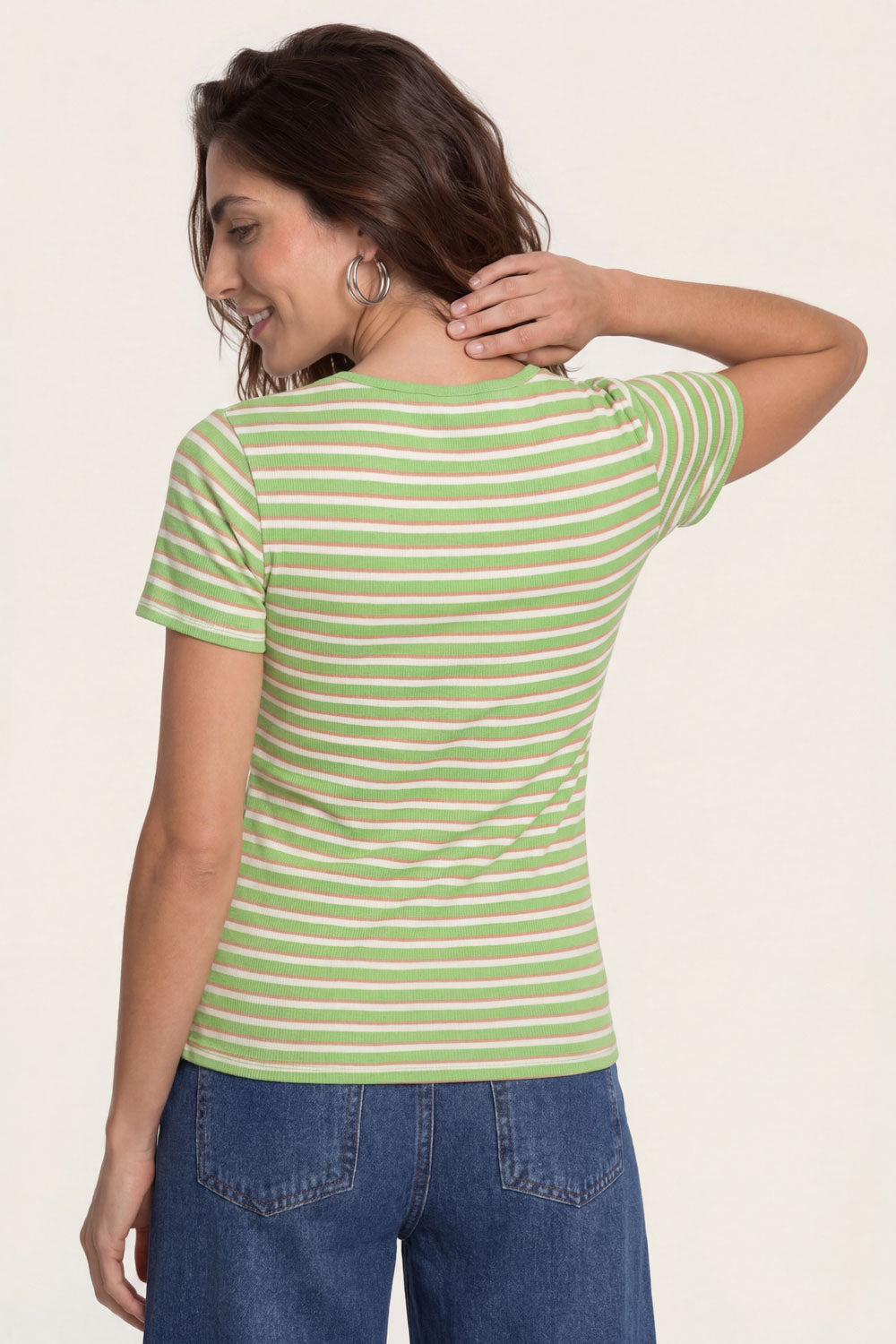 Image Lillyy – Rib-Shirt Keyhole-Detail_2