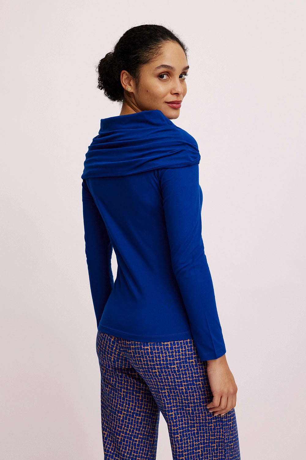 Pullover mit großem Kragen