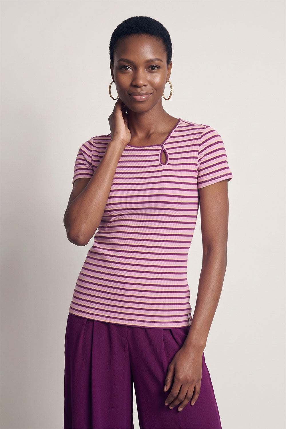 Image Lillyy – Rib-Shirt Keyhole-Detail_1