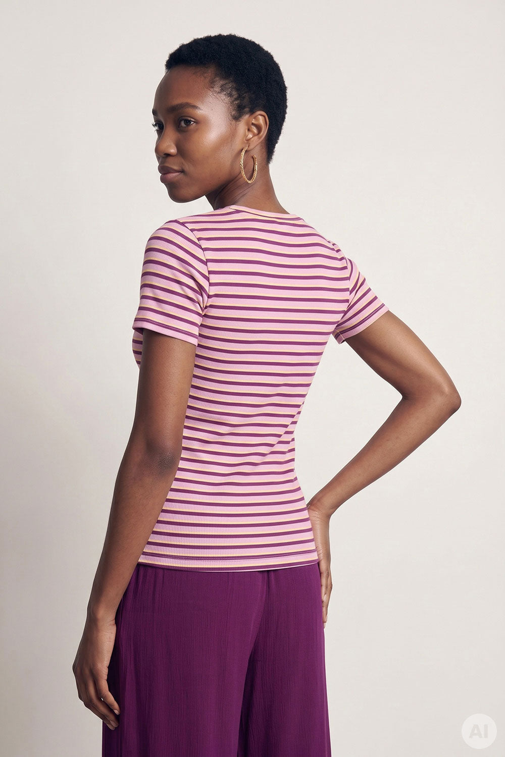 Image Lillyy – Rib-Shirt Keyhole-Detail_2
