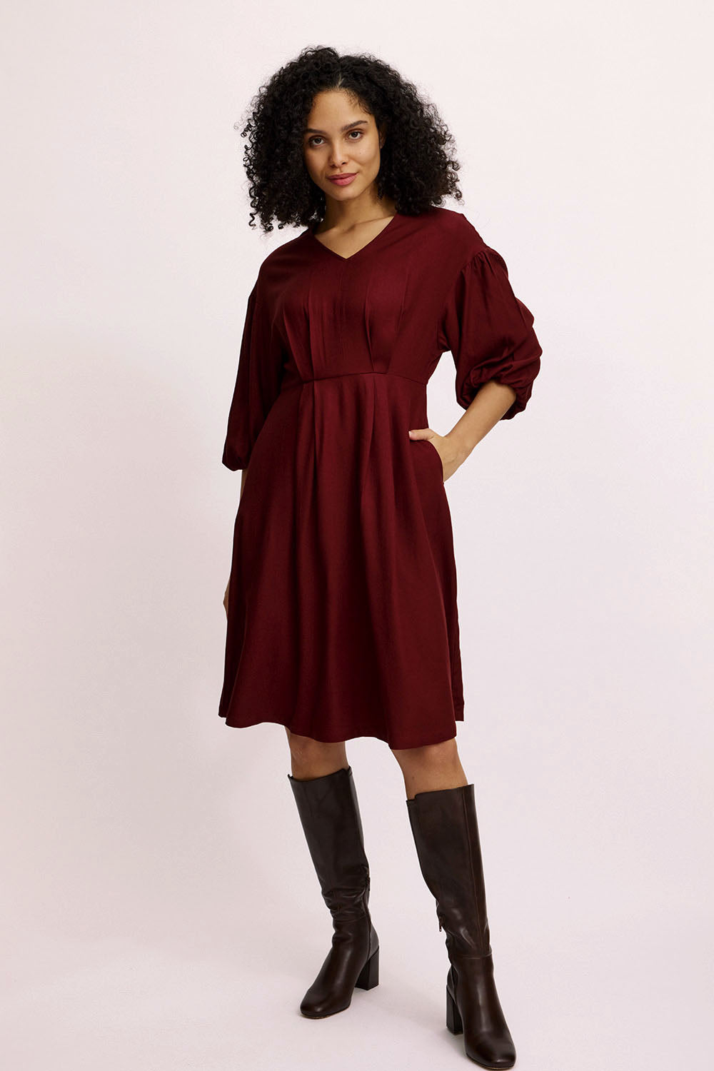 Tailliertes Kleid aus EcoVero™ Viskose