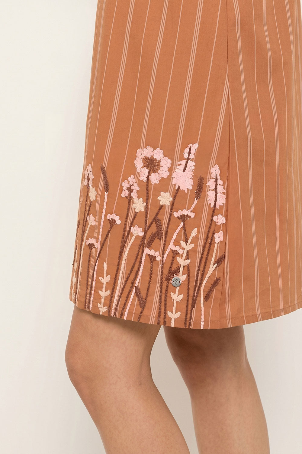 Image Mikaa – Kleid Popeline mit Stickerei_3